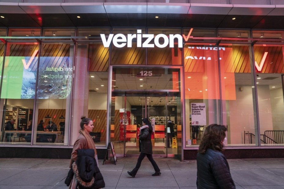 Verizon và cú sốc sa thải 13.000 người lớn nhất lịch sử: Tín hiệu của một cuộc tái cấu trúc sâu và cuộc đua sinh tồn trong viễn thông Mỹ- Ảnh 2.