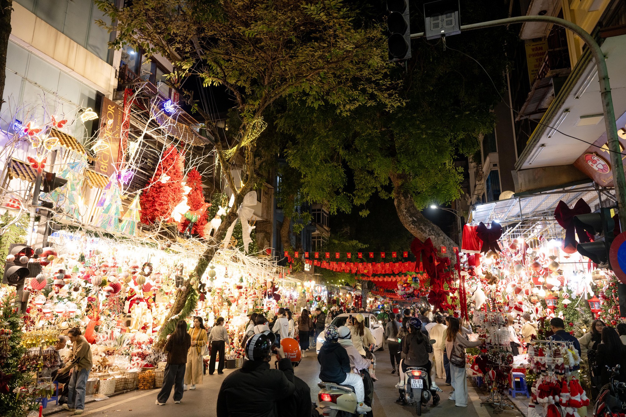 Clip: Giáng sinh Hàng Mã năm nay đỉnh thế!- Ảnh 3.