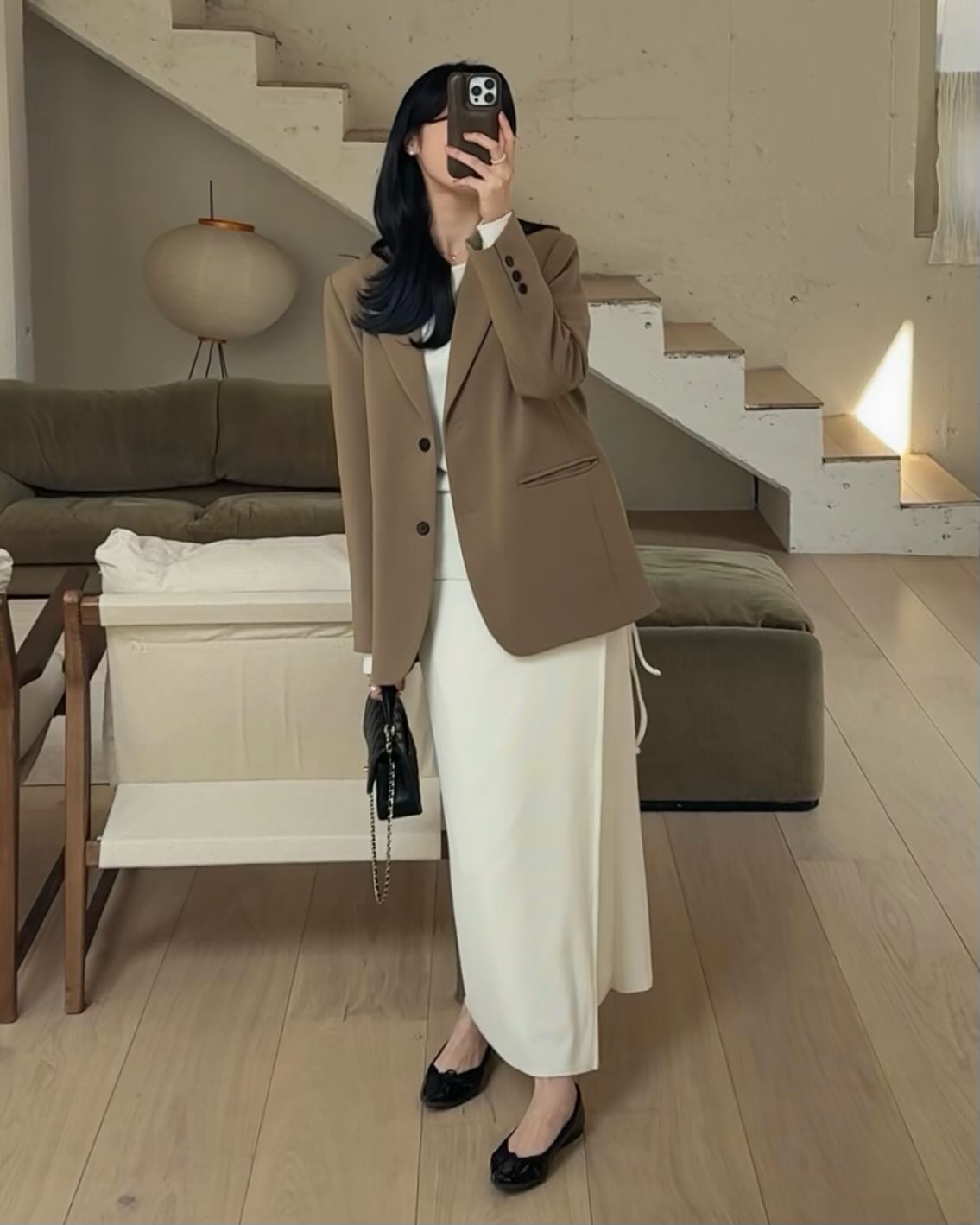 Áo blazer mặc với 4 item này là đẹp hoàn hảo: Thanh lịch từ công sở ra phố- Ảnh 2. Áo blazer mặc với 4 item này là đẹp hoàn hảo: Thanh lịch từ công sở ra phố- Ảnh 2.