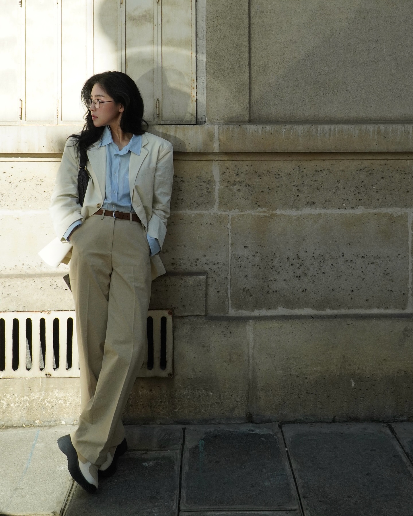 Áo blazer mặc với 4 item này là đẹp hoàn hảo: Thanh lịch từ công sở ra phố- Ảnh 6. Áo blazer mặc với 4 item này là đẹp hoàn hảo: Thanh lịch từ công sở ra phố- Ảnh 6.