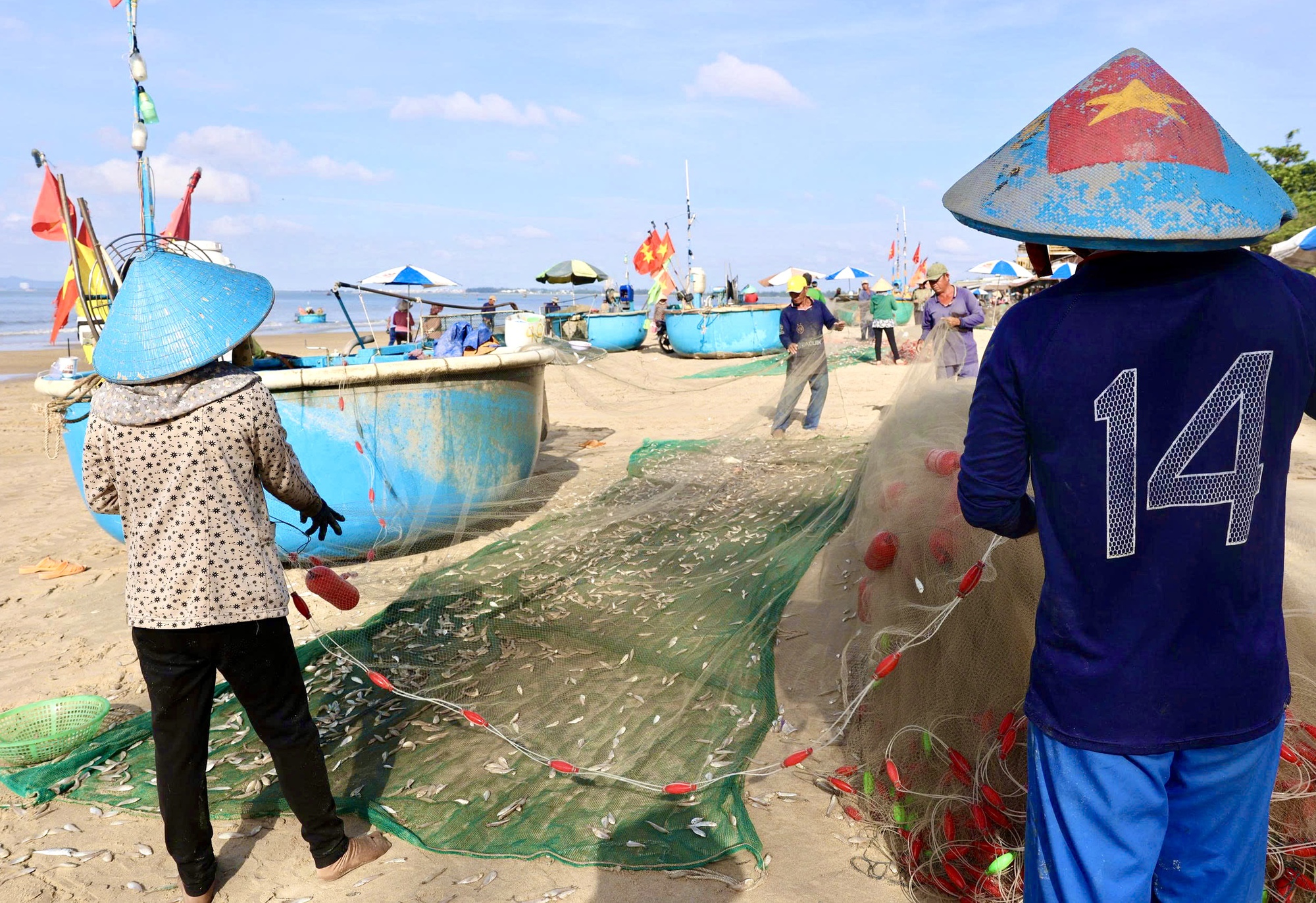 Hình ảnh ngư dân TP HCM trúng mùa cá mai "lộc trời"- Ảnh 7.