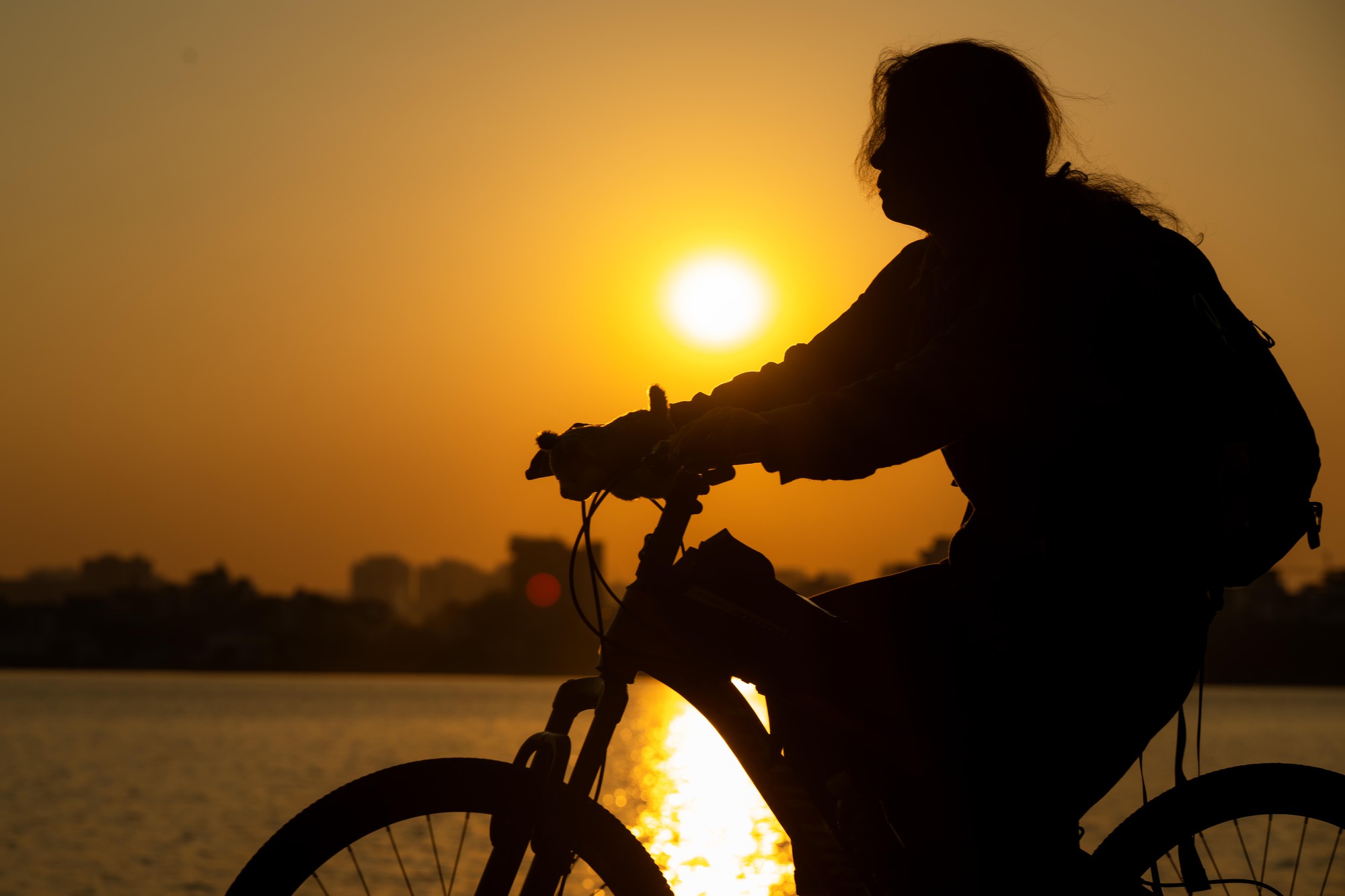 Clip: Cảnh tượng khó tin trên bầu trời Hà Nội chiều nay- Ảnh 6.