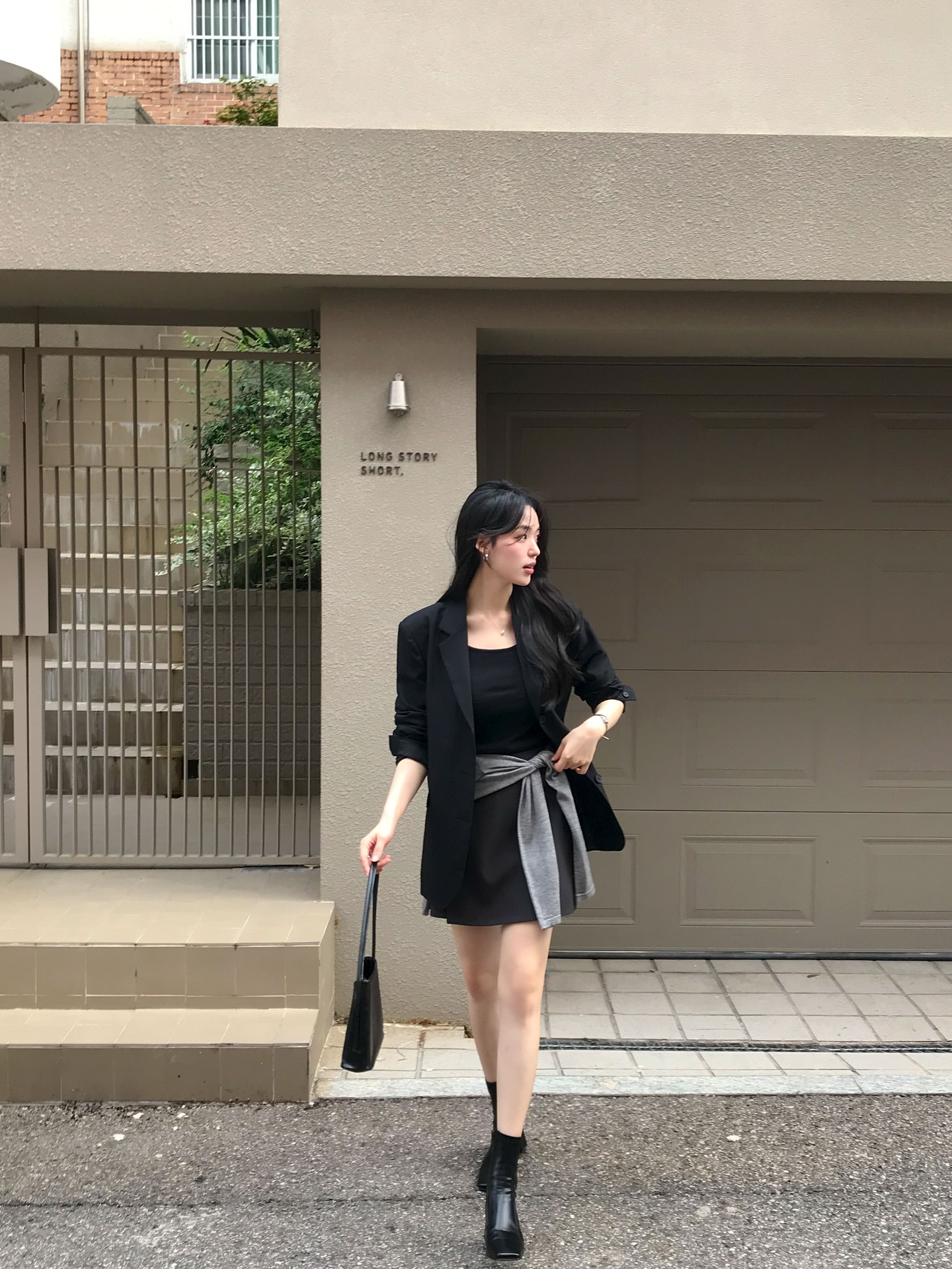 Áo blazer mặc với 4 item này là đẹp hoàn hảo: Thanh lịch từ công sở ra phố- Ảnh 4. Áo blazer mặc với 4 item này là đẹp hoàn hảo: Thanh lịch từ công sở ra phố- Ảnh 4.