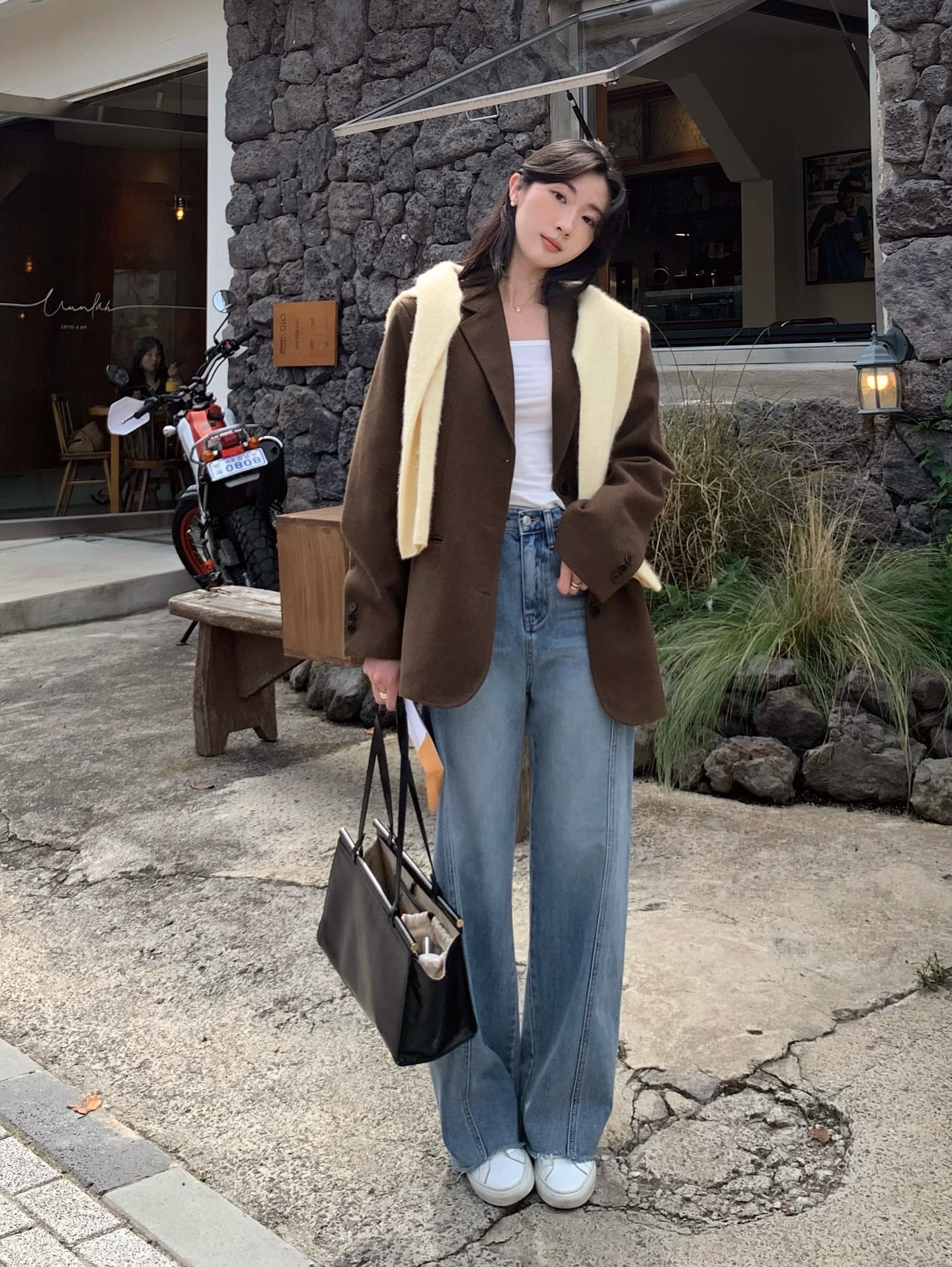 Áo blazer mặc với 4 item này là đẹp hoàn hảo: Thanh lịch từ công sở ra phố- Ảnh 8. Áo blazer mặc với 4 item này là đẹp hoàn hảo: Thanh lịch từ công sở ra phố- Ảnh 8.