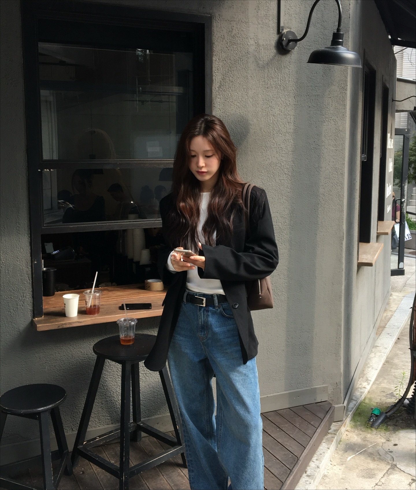 Áo blazer mặc với 4 item này là đẹp hoàn hảo: Thanh lịch từ công sở ra phố- Ảnh 7. Áo blazer mặc với 4 item này là đẹp hoàn hảo: Thanh lịch từ công sở ra phố- Ảnh 7.