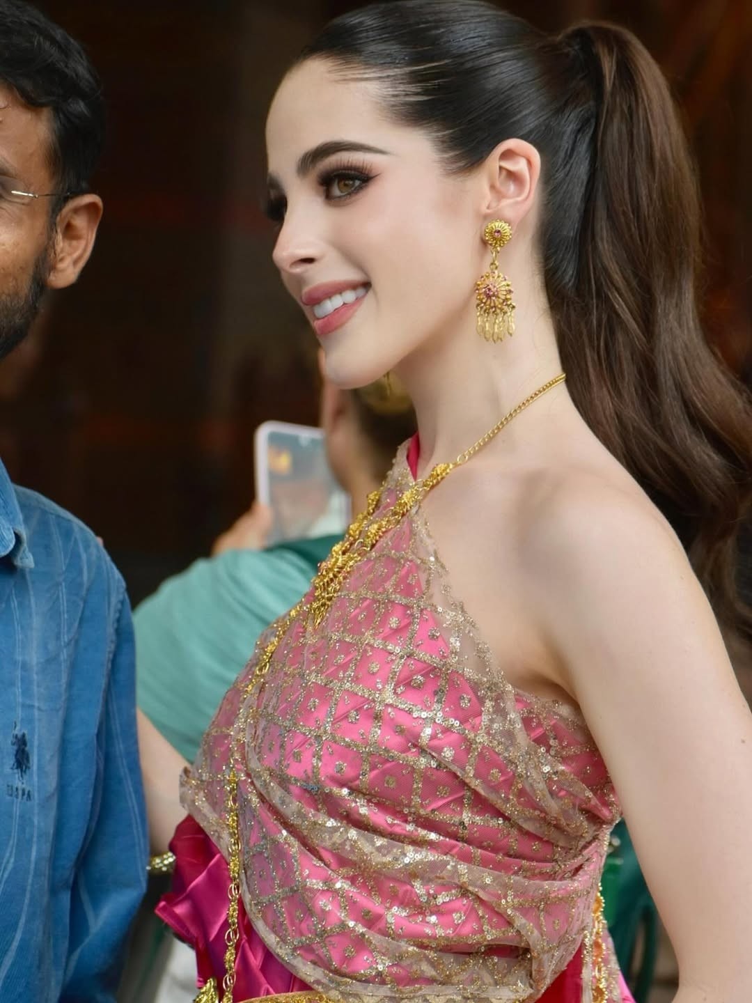 Tân Miss Universe 2025 là ai mà đăng quang lại gây phẫn nộ đến thế này?- Ảnh 11.