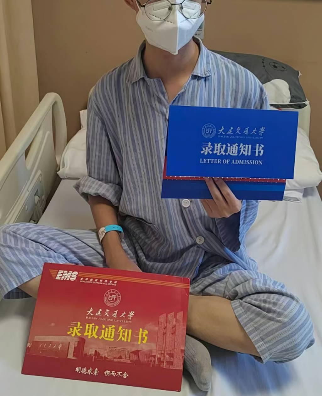 Bức tranh vẽ đoàn tàu khiến hàng triệu người bật khóc- Ảnh 2.