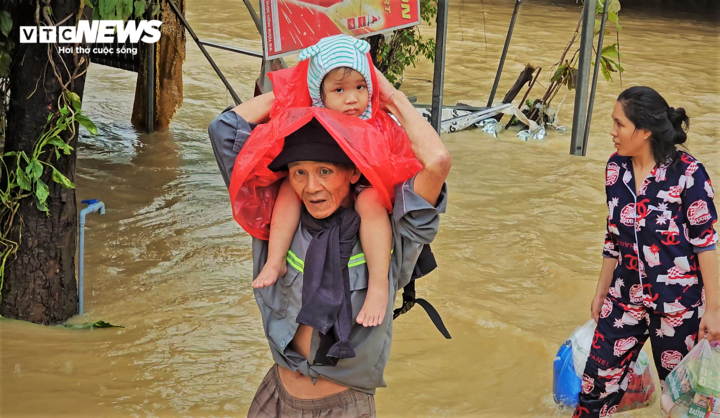 Khi nào miền Trung giảm mưa, nước rút?- Ảnh 1.