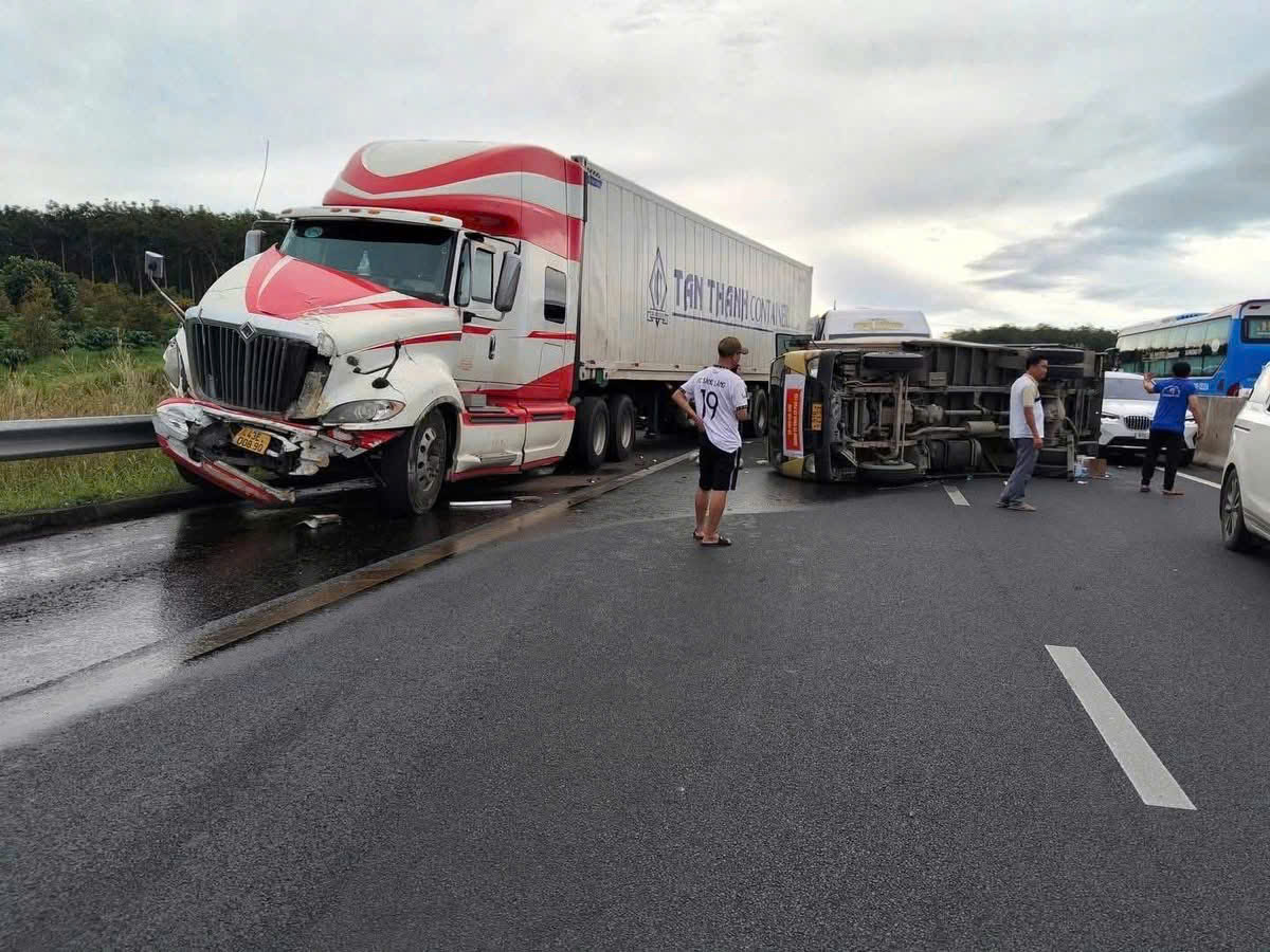 Mưa lũ chiều 21-11: Đắk Lắk c&ocirc;ng bố t&igrave;nh huống khẩn cấp tại 40 x&atilde;, phường- Ảnh 2.