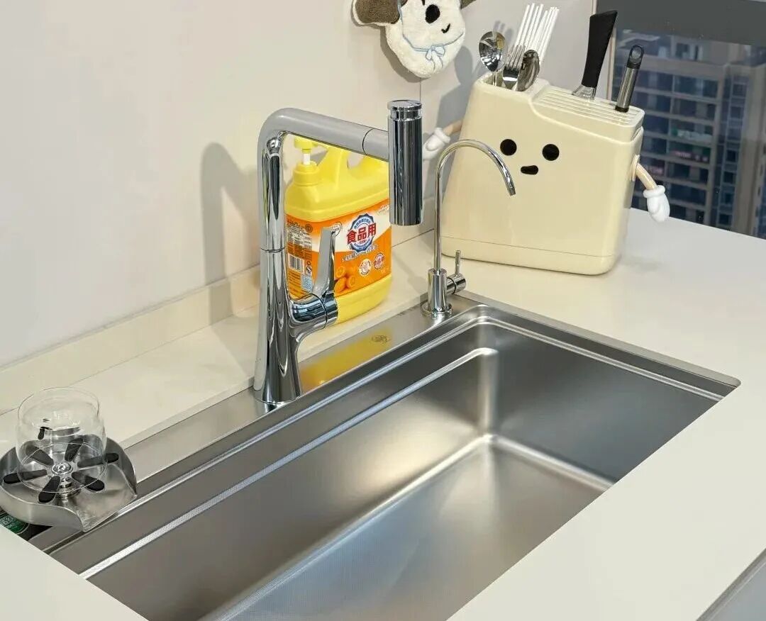 Sống 8 năm trong căn hộ 65m², tôi phát hiện 6 món nội thất vô dụng nhất nhà mình - tốn tiền, tốn chỗ mà còn làm cuộc sống rối hơn- Ảnh 2.