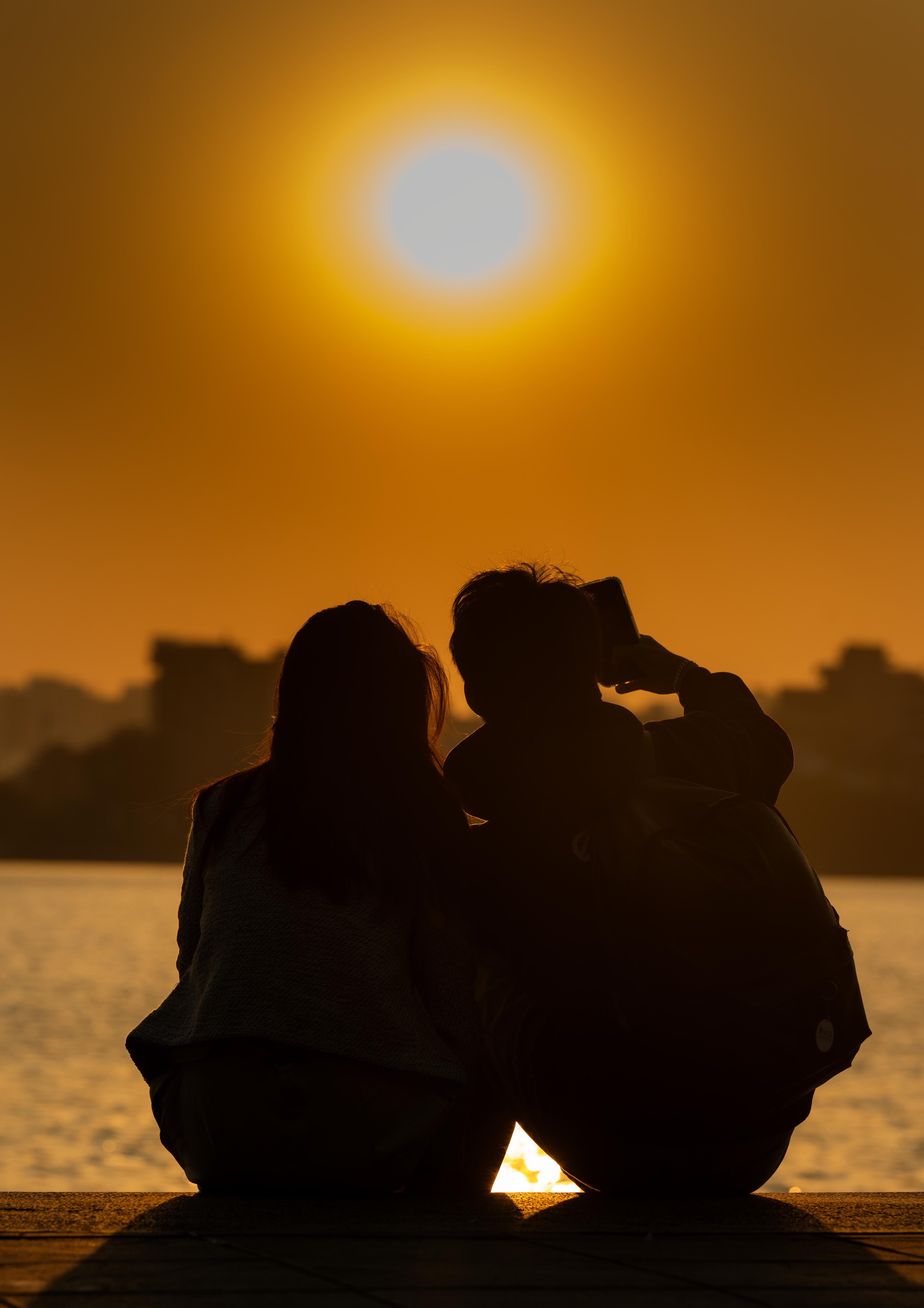 Clip: Cảnh tượng khó tin trên bầu trời Hà Nội chiều nay- Ảnh 4.