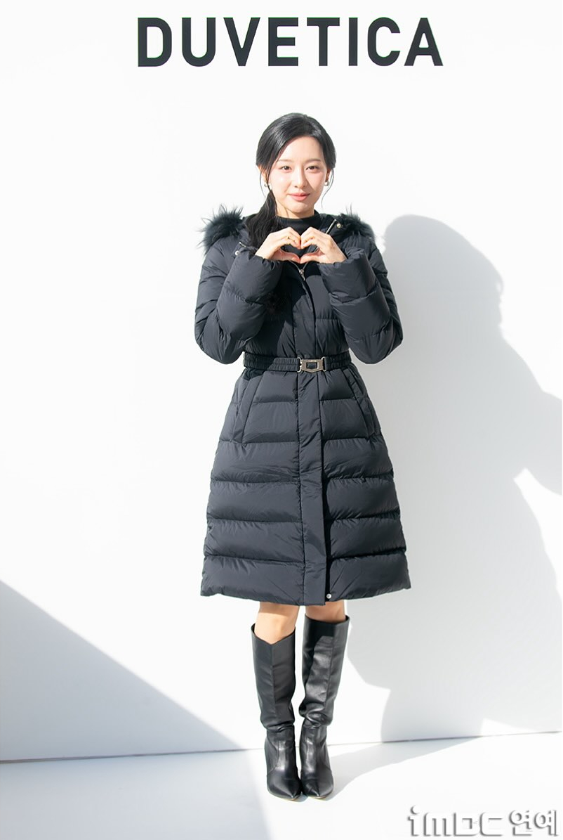 Cũng tới ngày Kim Ji Won bị soi quá đà: Mặt vậy mà vẫn chê?- Ảnh 6. Cũng tới ngày Kim Ji Won bị soi quá đà: Mặt vậy mà vẫn chê?- Ảnh 6.