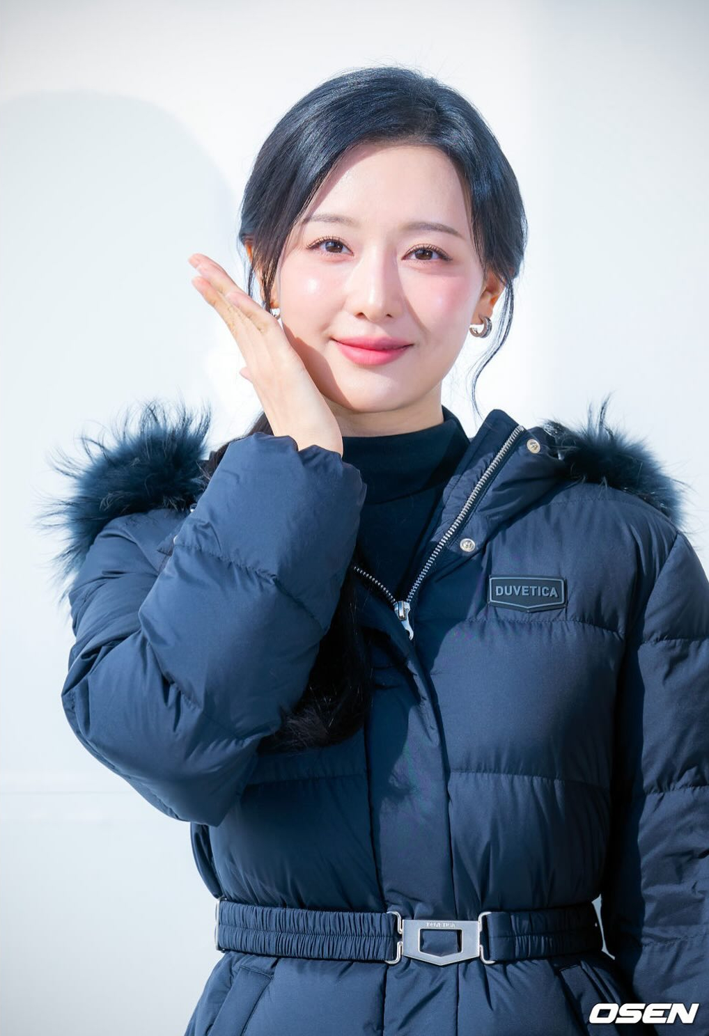 Cũng tới ngày Kim Ji Won bị soi quá đà: Mặt vậy mà vẫn chê?- Ảnh 7. Cũng tới ngày Kim Ji Won bị soi quá đà: Mặt vậy mà vẫn chê?- Ảnh 7.