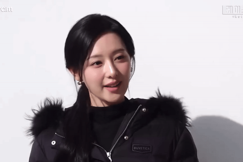 Cũng tới ngày Kim Ji Won bị soi quá đà: Mặt vậy mà vẫn chê?- Ảnh 1. Cũng tới ngày Kim Ji Won bị soi quá đà: Mặt vậy mà vẫn chê?- Ảnh 1.