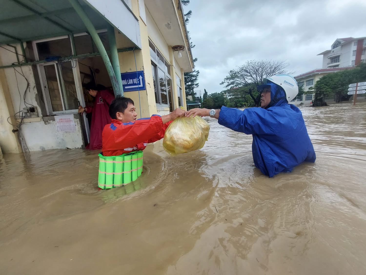 Ngày 20-11 khó quên trong một ngôi trường tại "rốn lũ" Gia Lai- Ảnh 2.