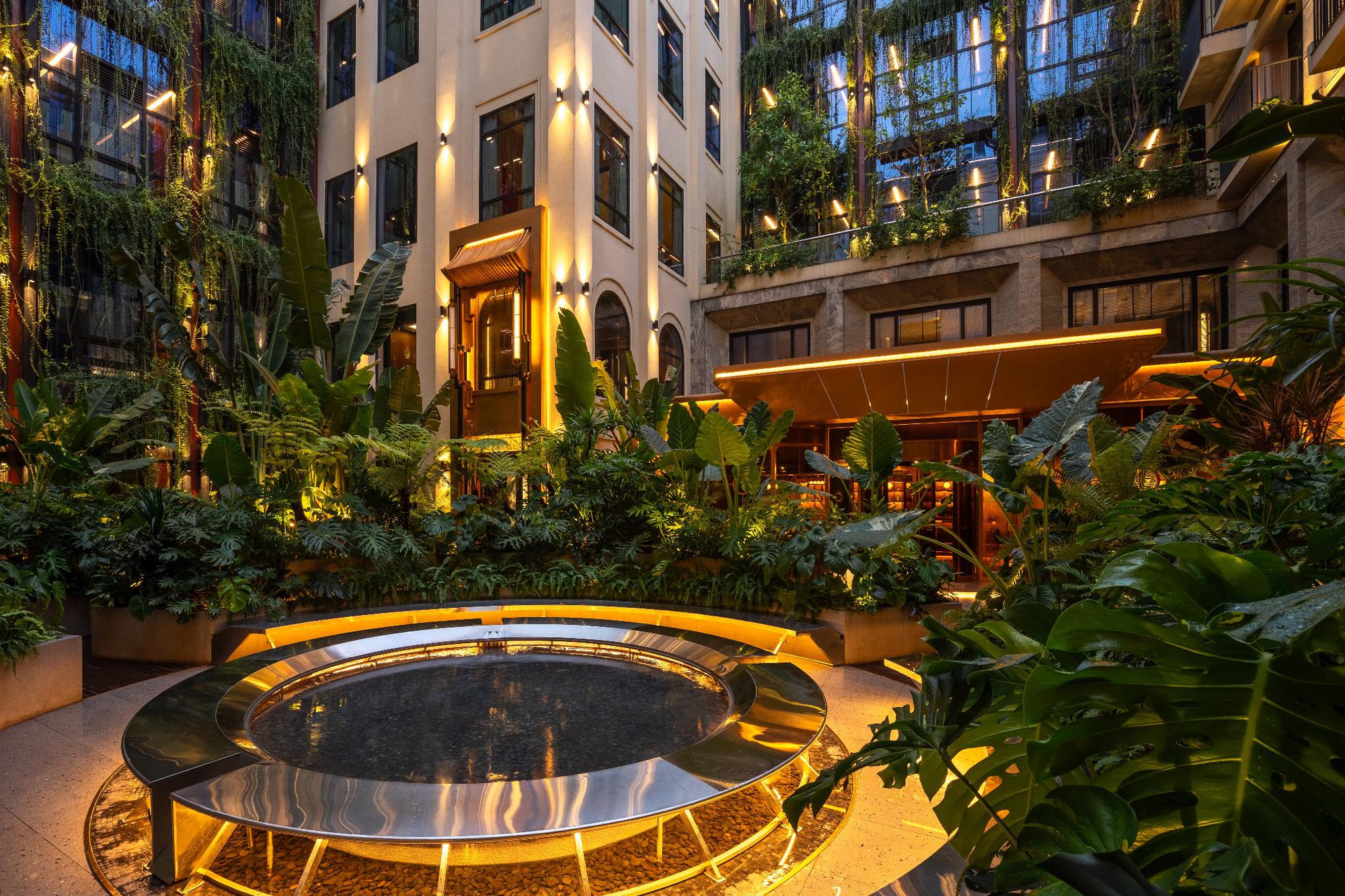 Xu hướng staycation lên ngôi: Vì sao REY Hotel trở thành lựa chọn của du khách trẻ tại Hà Nội?- Ảnh 1. Xu hướng staycation lên ngôi: Vì sao REY Hotel trở thành lựa chọn của du khách trẻ tại Hà Nội?- Ảnh 1.