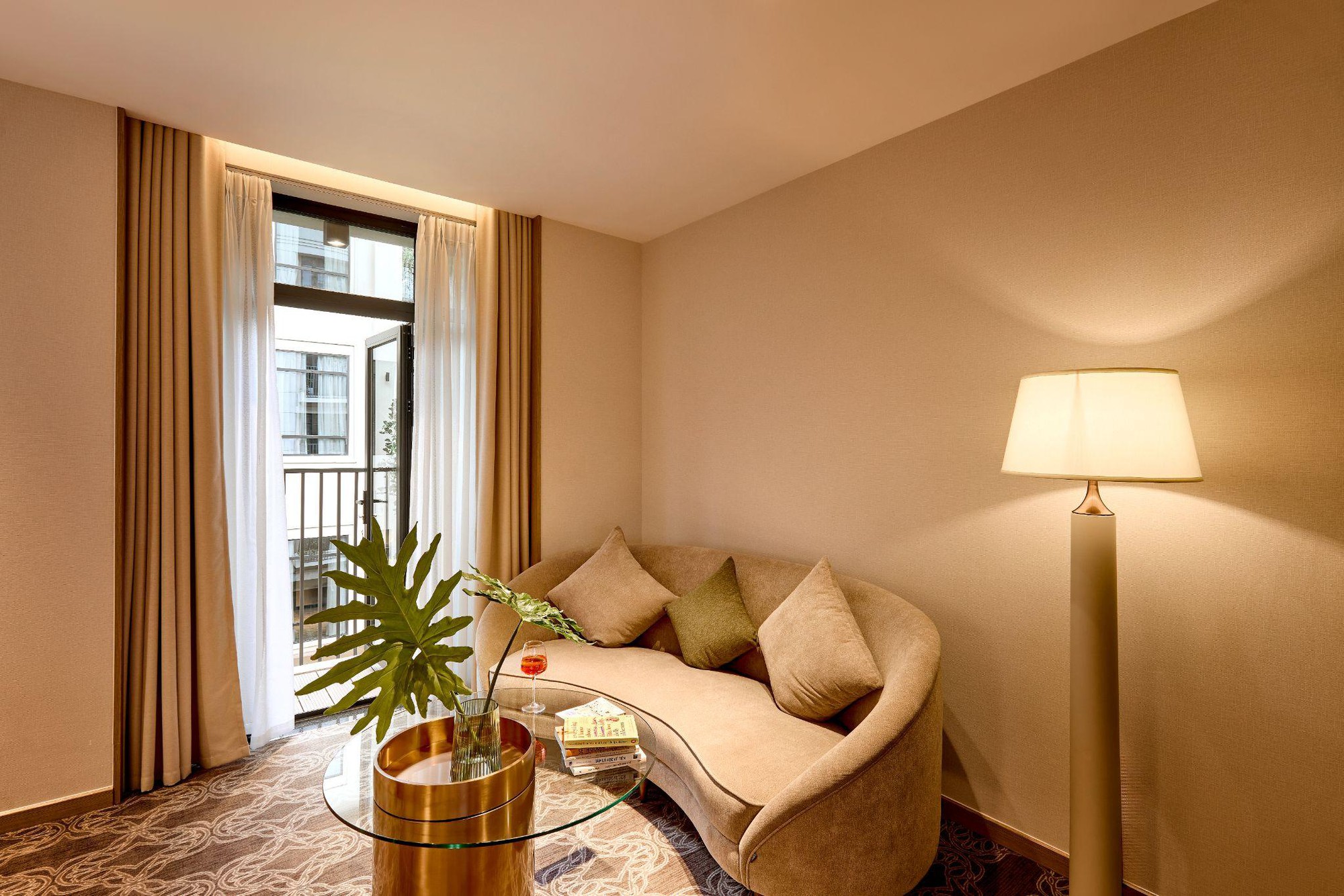 Xu hướng staycation lên ngôi: Vì sao REY Hotel trở thành lựa chọn của du khách trẻ tại Hà Nội?- Ảnh 2. Xu hướng staycation lên ngôi: Vì sao REY Hotel trở thành lựa chọn của du khách trẻ tại Hà Nội?- Ảnh 2.