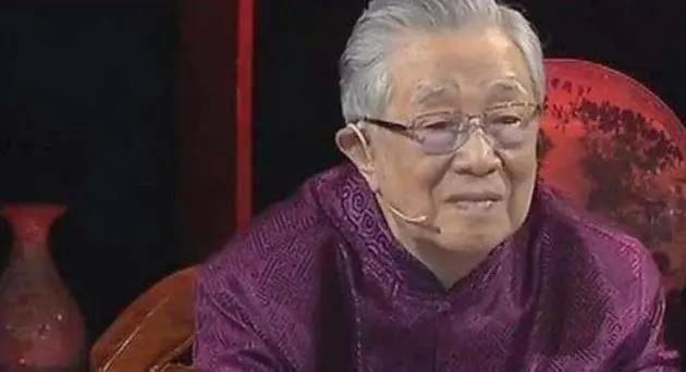 Mang "quả ngô" đi thẩm định cổ vật bị chuyên gia phán  là đồ giả, cụ ông cười khẩy nói: "Có biết tôi là ai không?"- Ảnh 3.