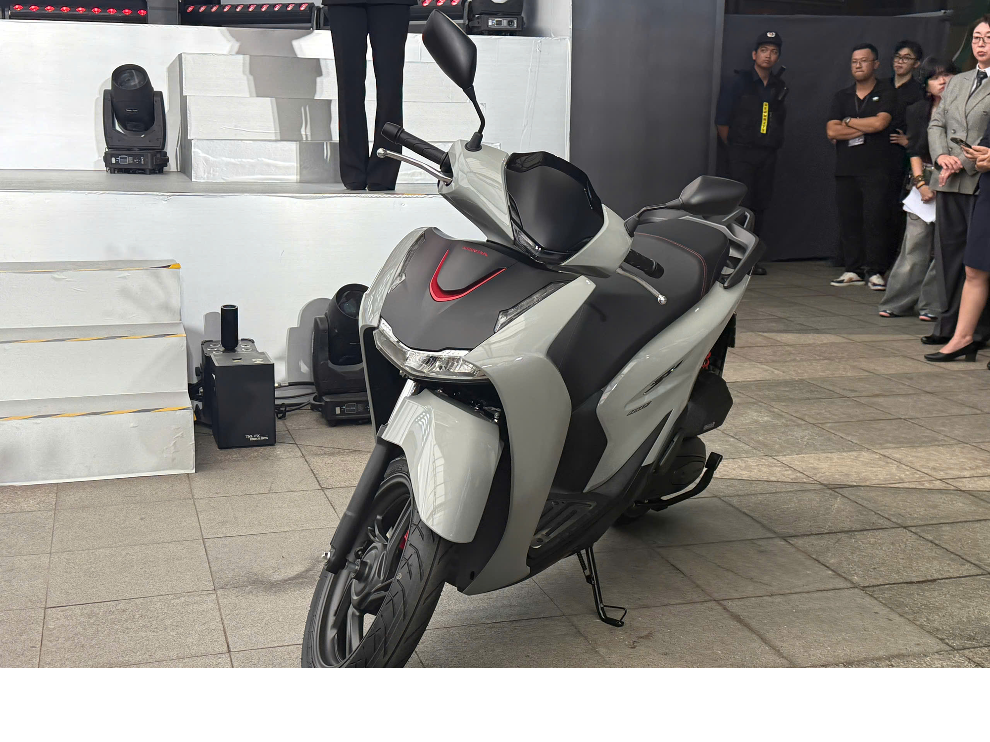 Bảng giá xe máy Honda SH mới nhất tháng 11/2025- Ảnh 1. Bảng giá xe máy Honda SH mới nhất tháng 11/2025- Ảnh 1.