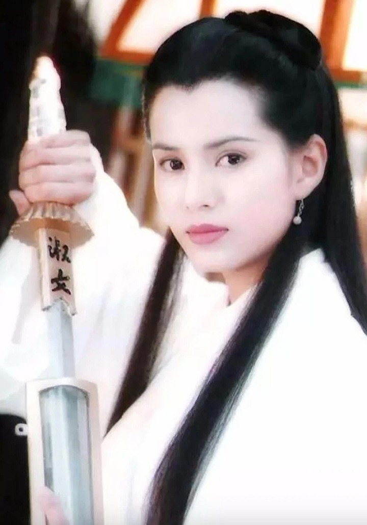 Tiểu Long Nữ đẹp nhất màn ảnh: Từng là tiếp viên hàng không, U60 vẫn lẻ bóng- Ảnh 1.