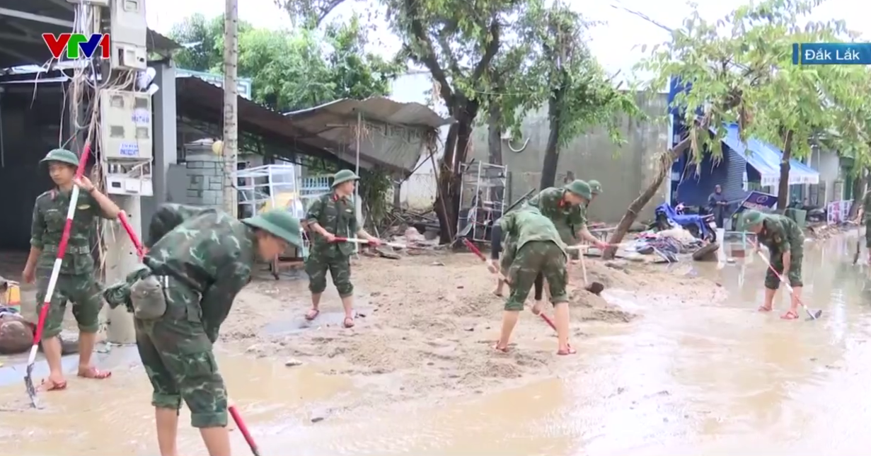 Sơn Hoà (Đắk Lắk) tan hoang sau cơn lũ vượt mốc lịch sử năm 1993- Ảnh 5. Sơn Hoà (Đắk Lắk) tan hoang sau cơn lũ vượt mốc lịch sử năm 1993- Ảnh 5.