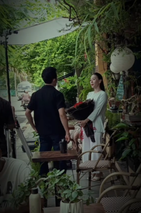 Người đàn ông bí ẩn cạnh Phương Oanh- Ảnh 1.