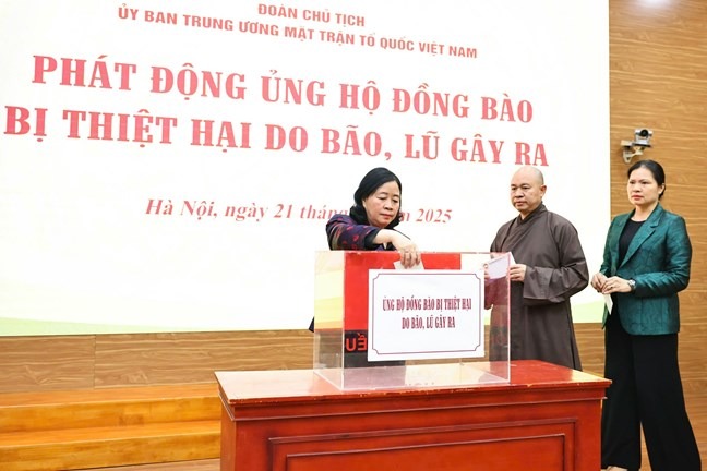 Kêu gọi toàn dân ủng hộ đồng bào các tỉnh miền Trung, Tây Nguyên bị thiệt hại nặng nề do mưa lũ- Ảnh 3. Kêu gọi toàn dân ủng hộ đồng bào các tỉnh miền Trung, Tây Nguyên bị thiệt hại nặng nề do mưa lũ- Ảnh 3.
