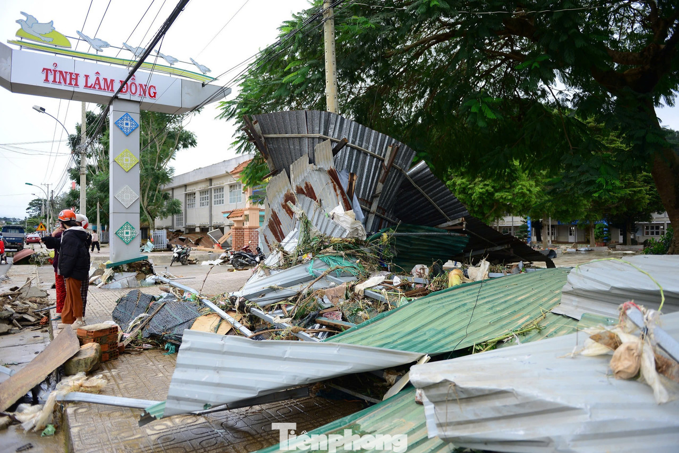 Xót xa cảnh tan hoang sau mưa lũ ở Lâm Đồng, nhiều hộ chỉ còn trơ lại nền nhà- Ảnh 4.