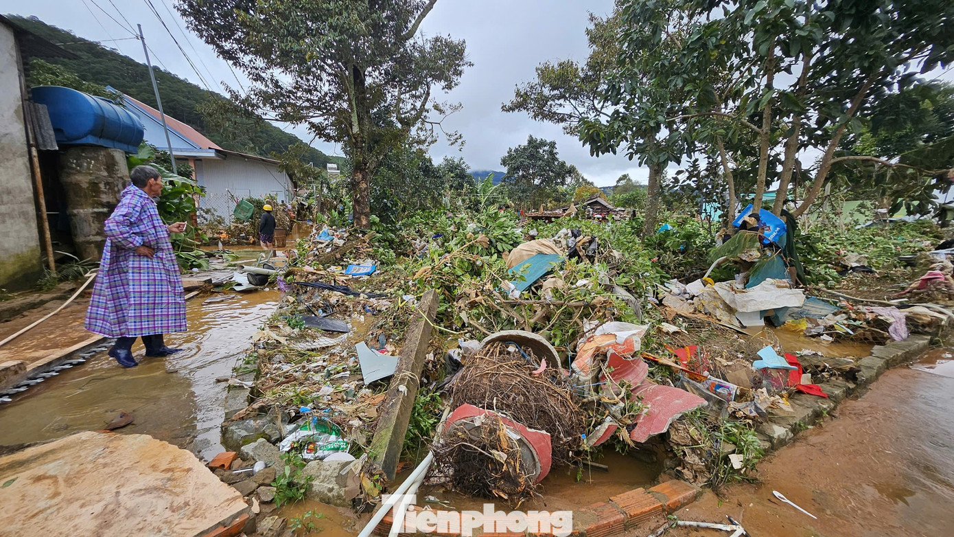 Xót xa cảnh tan hoang sau mưa lũ ở Lâm Đồng, nhiều hộ chỉ còn trơ lại nền nhà- Ảnh 3.