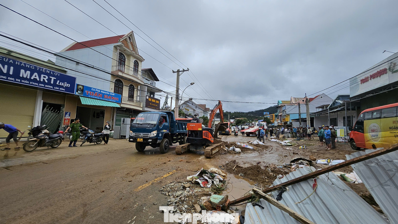 Xót xa cảnh tan hoang sau mưa lũ ở Lâm Đồng, nhiều hộ chỉ còn trơ lại nền nhà- Ảnh 10.