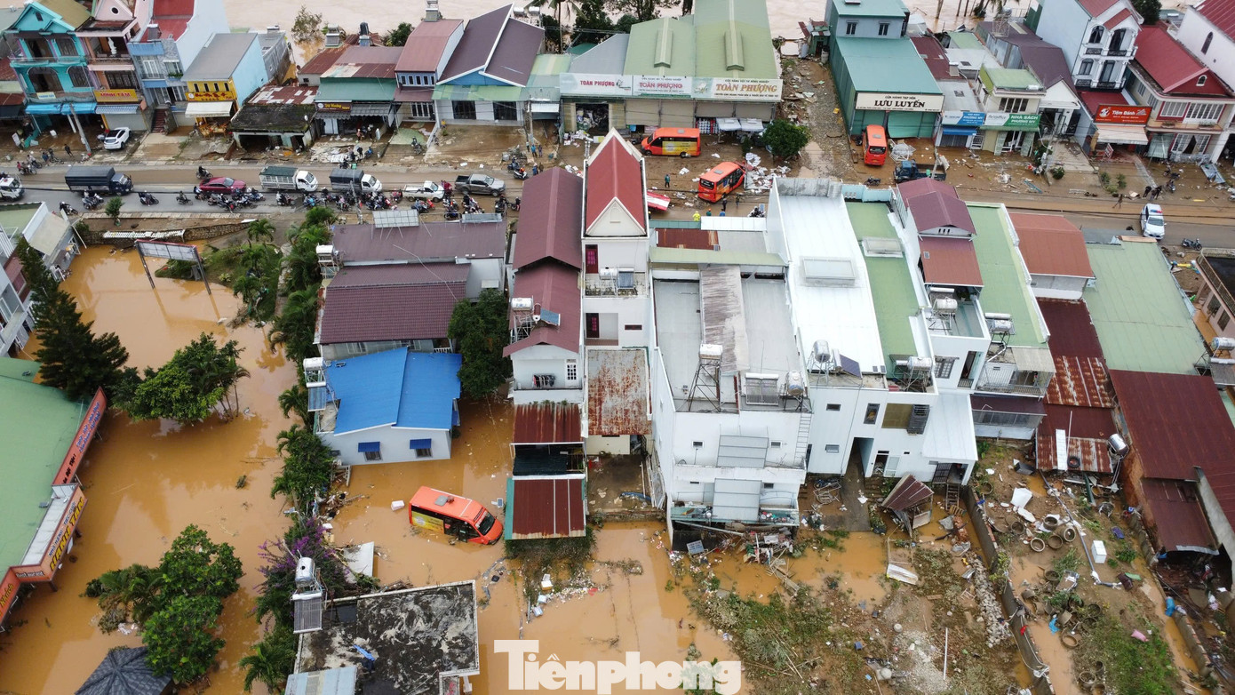 Xót xa cảnh tan hoang sau mưa lũ ở Lâm Đồng, nhiều hộ chỉ còn trơ lại nền nhà- Ảnh 9.