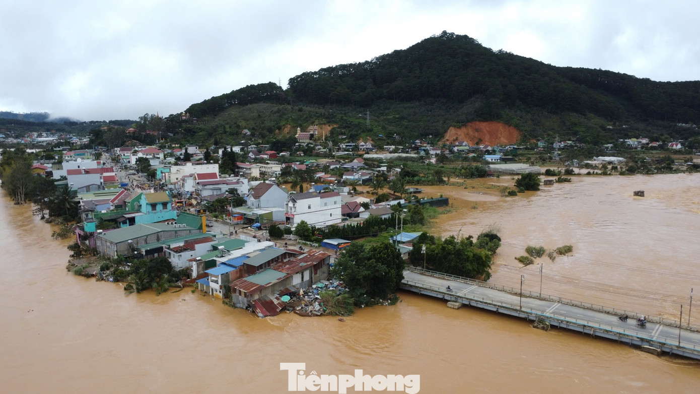 Xót xa cảnh tan hoang sau mưa lũ ở Lâm Đồng, nhiều hộ chỉ còn trơ lại nền nhà- Ảnh 2.
