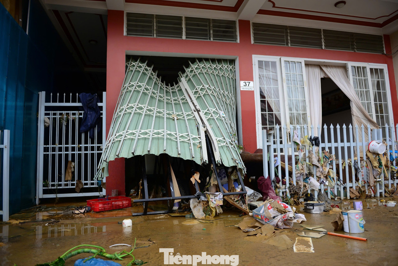 Xót xa cảnh tan hoang sau mưa lũ ở Lâm Đồng, nhiều hộ chỉ còn trơ lại nền nhà- Ảnh 5.