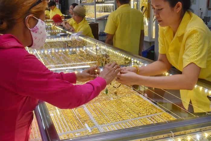 Giá vàng hôm nay 21-11: Tiếp tục suy yếu- Ảnh 1.