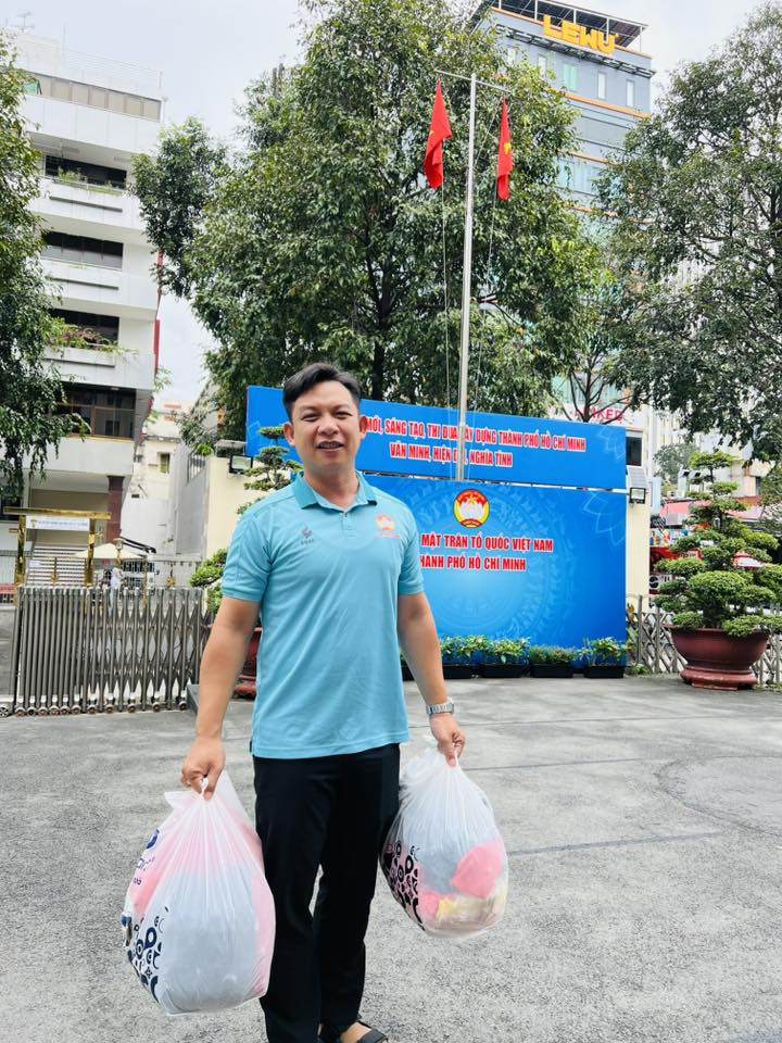 Danh sách 15 điểm nhận hàng cứu trợ cho đồng bào vùng lũ tại TP HCM: Người dân có thể mang quần áo, nhu yếu phẩm đến đâu?- Ảnh 1.