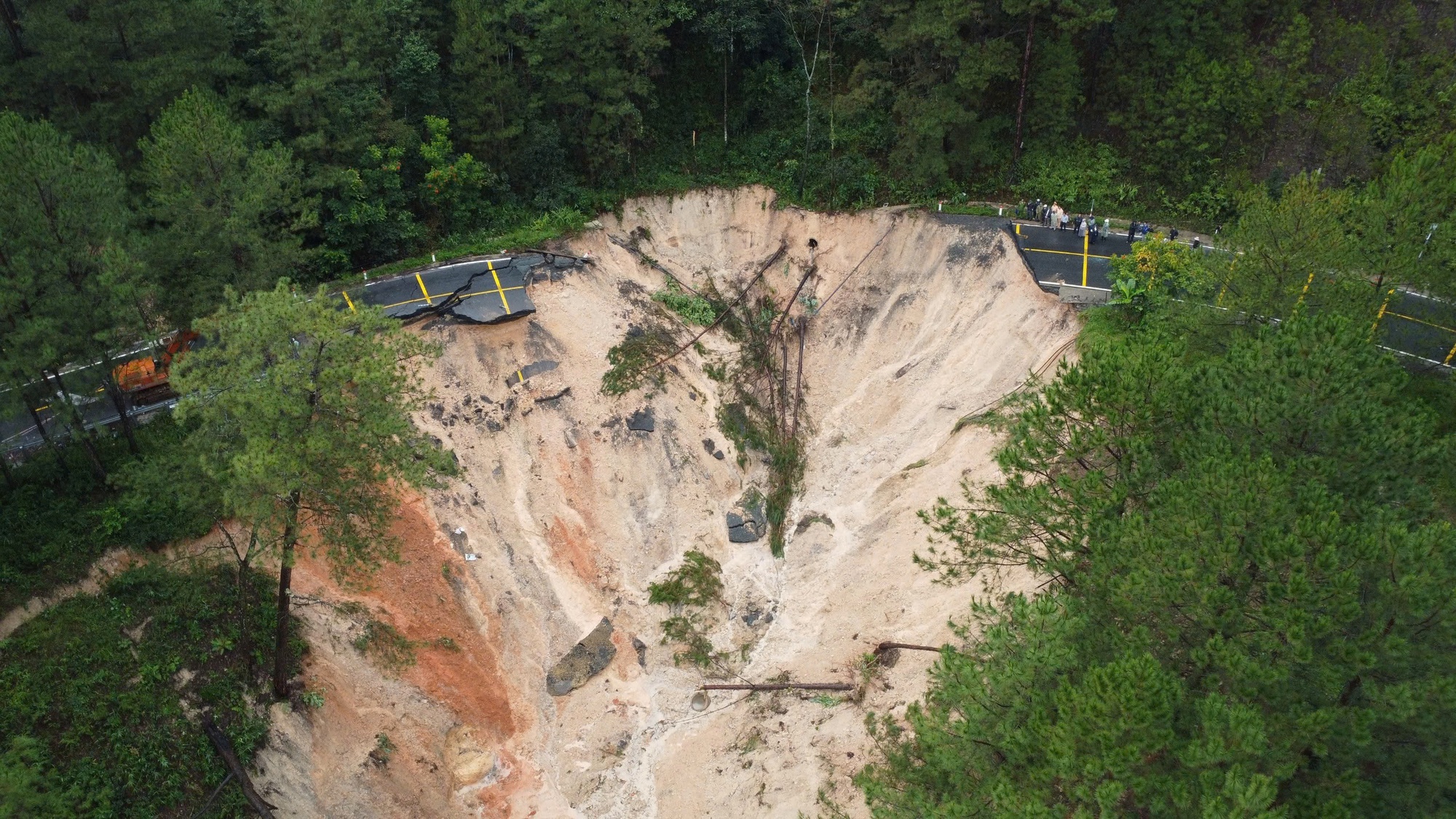 Mưa lũ chiều 21-11: Đắk Lắk c&ocirc;ng bố t&igrave;nh huống khẩn cấp tại 40 x&atilde;, phường- Ảnh 14.