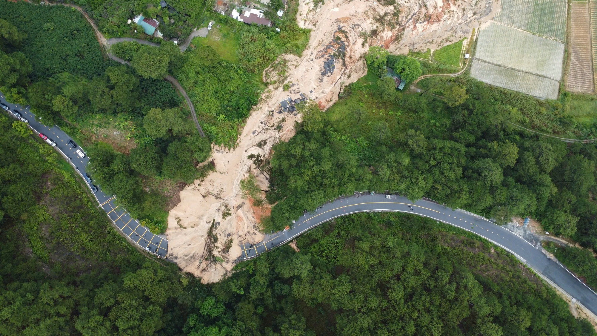 Mưa lũ chiều 21-11: Đắk Lắk c&ocirc;ng bố t&igrave;nh huống khẩn cấp tại 40 x&atilde;, phường- Ảnh 15.