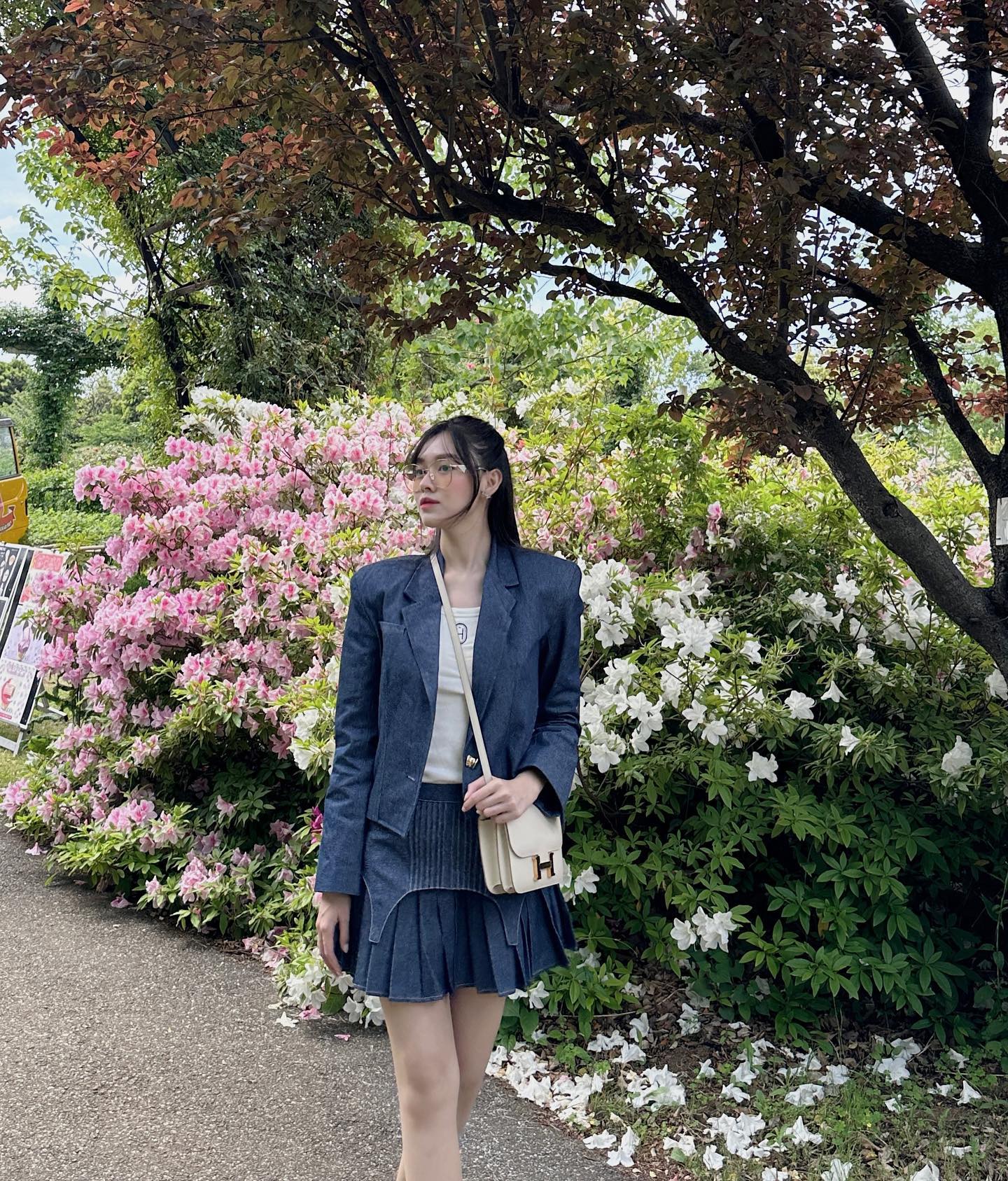 5 kiểu chân váy này có gì mà được các mỹ nhân Việt diện mãi không chán?- Ảnh 5. 5 kiểu chân váy này có gì mà được các mỹ nhân Việt diện mãi không chán?- Ảnh 5.