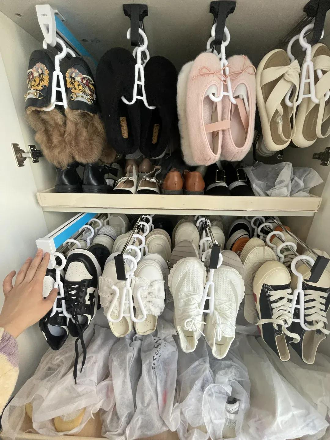 Lối vào chỉ 0,5m² nhưng chứa được 80 đôi giày: Thiết kế tủ giày khiến ai ở căn hộ nhỏ cũng muốn học theo- Ảnh 2.