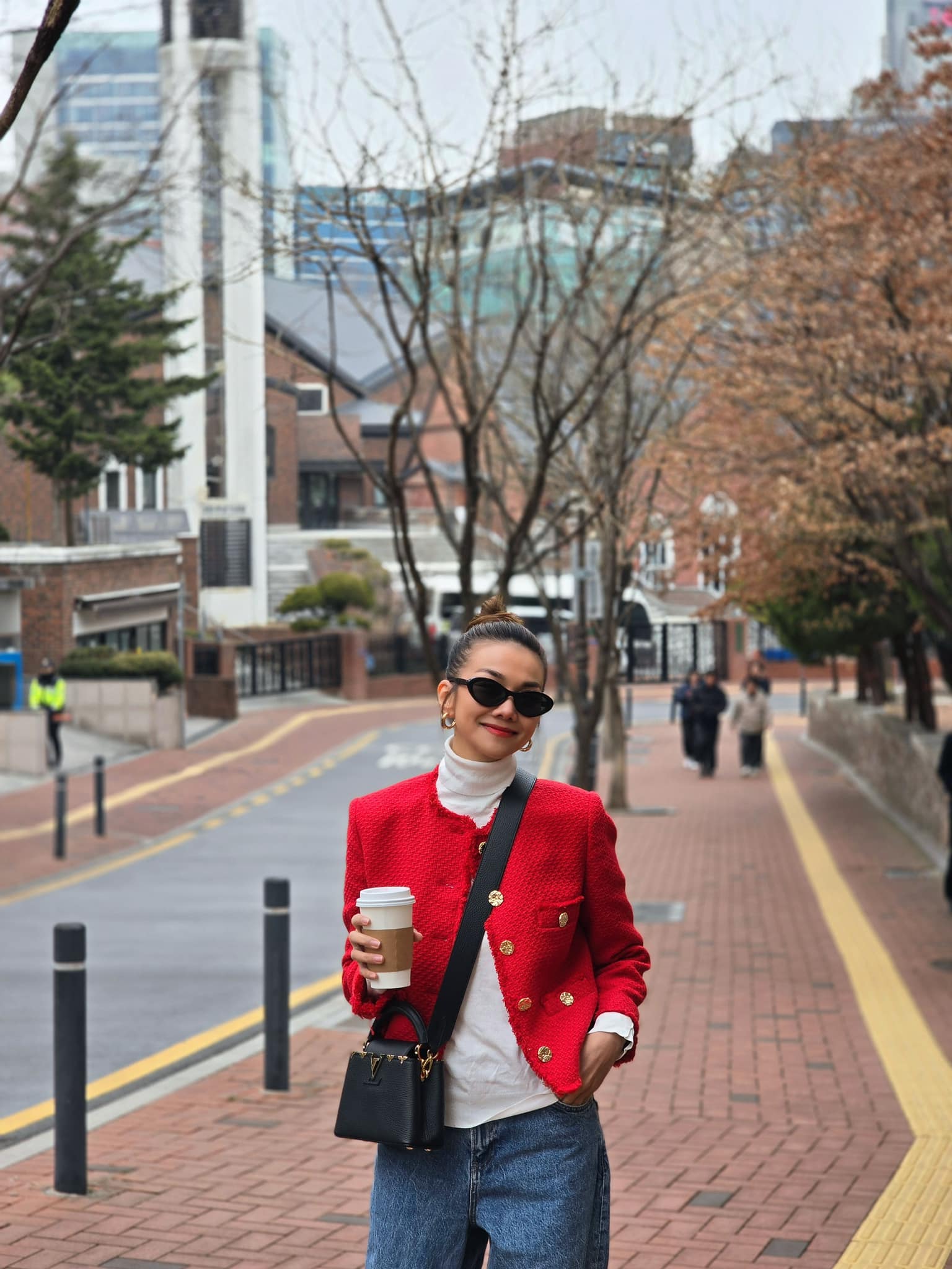 Phụ nữ trên 40 tuổi muốn mặc quần jeans đẹp thì hãy học Phạm Thanh Hằng, đảm bảo sành điệu suốt 4 mùa- Ảnh 7. Phụ nữ trên 40 tuổi muốn mặc quần jeans đẹp thì hãy học Phạm Thanh Hằng, đảm bảo sành điệu suốt 4 mùa- Ảnh 7.