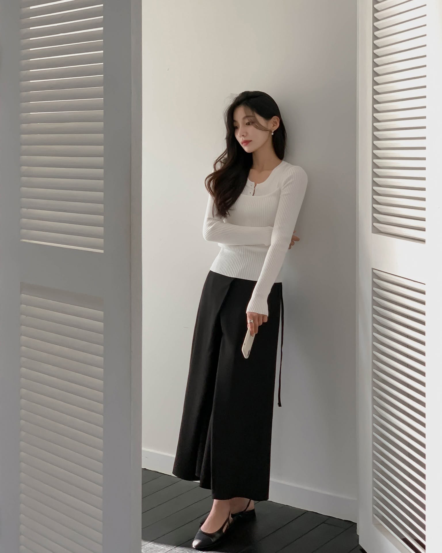 4 cách mặc áo len mỏng chuẩn sang xịn mịn cho những ngày đông không quá lạnh- Ảnh 3.