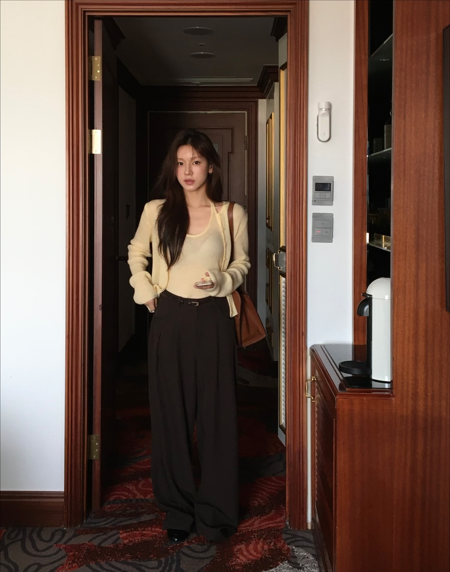 4 cách mặc áo len mỏng chuẩn sang xịn mịn cho những ngày đông không quá lạnh- Ảnh 11.