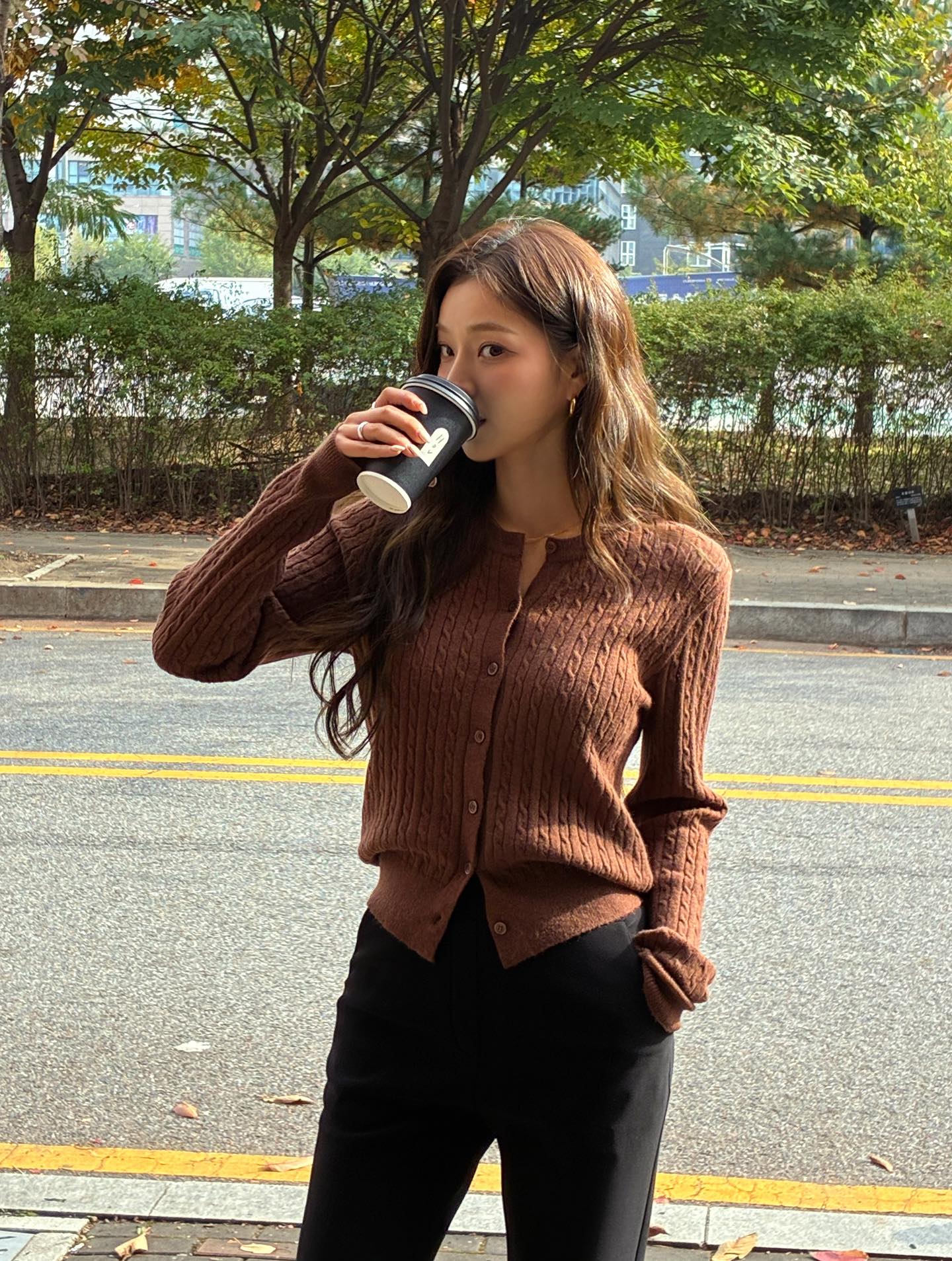 4 cách mặc áo len mỏng chuẩn sang xịn mịn cho những ngày đông không quá lạnh- Ảnh 9.