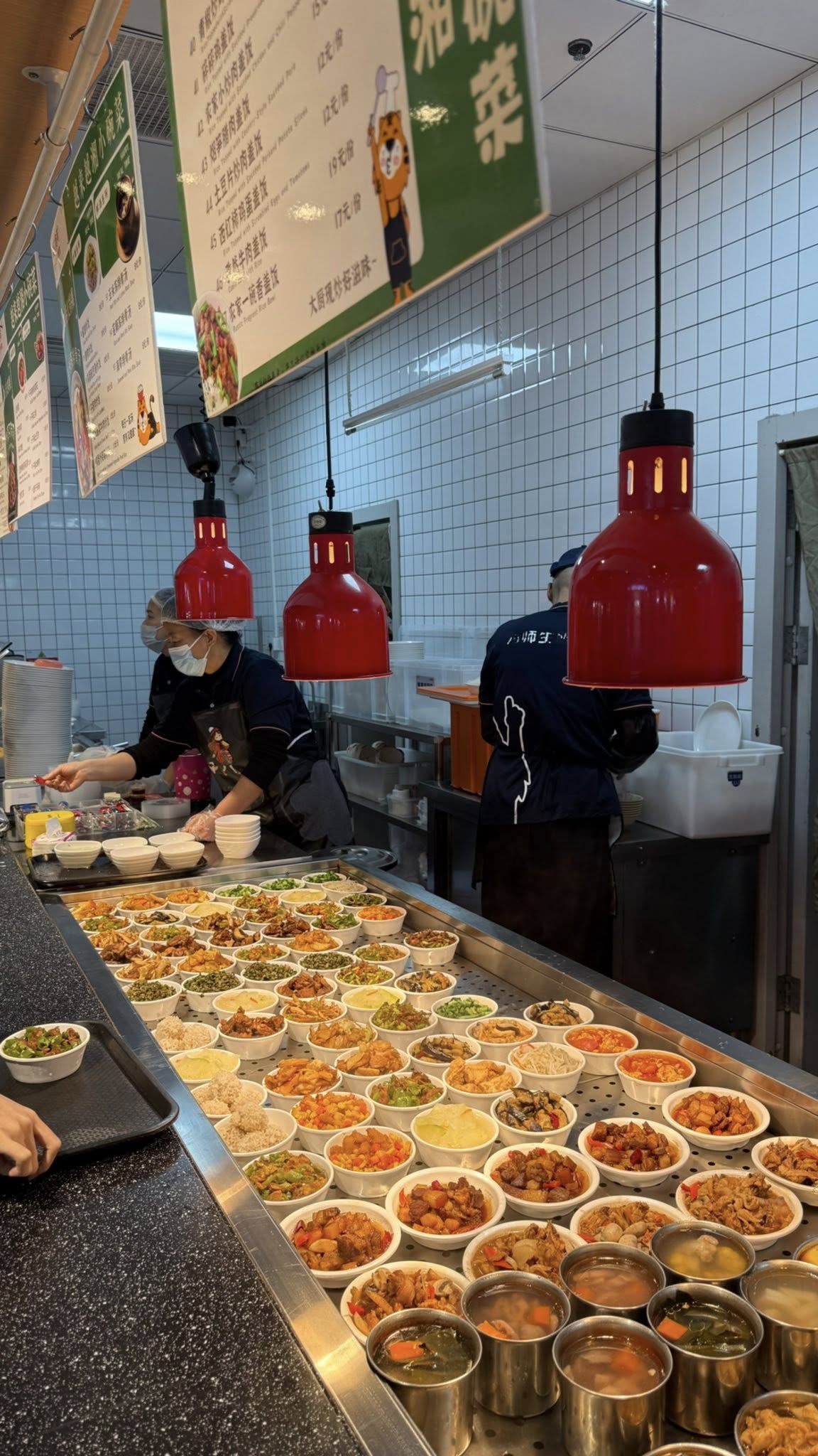 Có một ĐH được mệnh danh là "trường của những người nói tất cả thứ tiếng trên thế giới", khuôn viên mùa thu đẹp hơn phim- Ảnh 3.