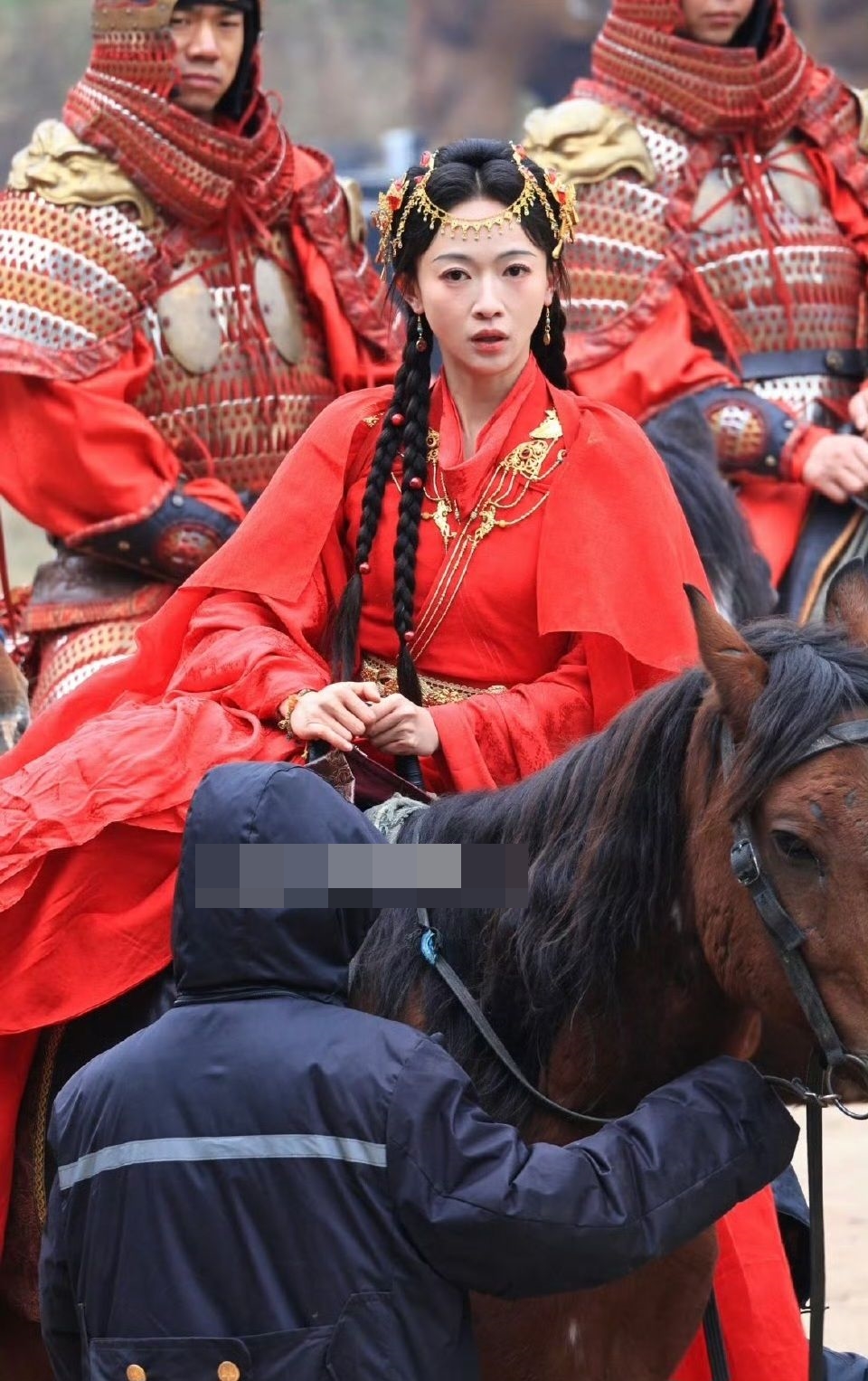 Cả đời chưa thấy mỹ nhân cổ trang nào xấu cỡ này: Mặc váy cưới mà như hóa cương thi, 360 độ toàn góc chết- Ảnh 4. Cả đời chưa thấy mỹ nhân cổ trang nào xấu cỡ này: Mặc váy cưới mà như hóa cương thi, 360 độ toàn góc chết- Ảnh 4.