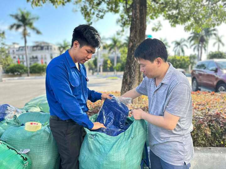 Hàng trăm tấn hàng cứu trợ của Quảng Ninh xuất phát đến Lâm Đồng- Ảnh 5.