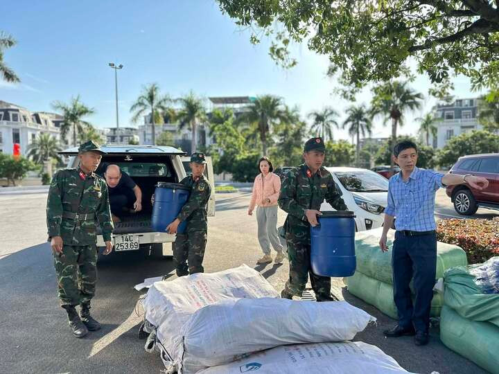 Hàng trăm tấn hàng cứu trợ của Quảng Ninh xuất phát đến Lâm Đồng- Ảnh 2.