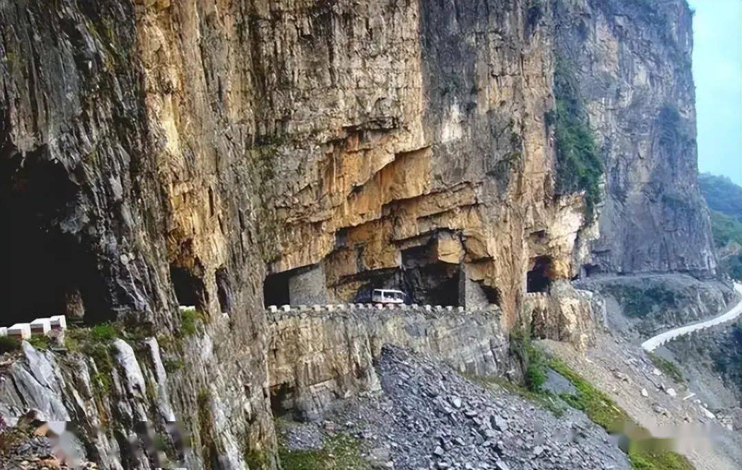 Phát hiện 1 mỏ vàng hơn 400 năm tuổi, trữ lượng hàng trăm tấn khi dùng mìn phá núi mở đường- Ảnh 1. Phát hiện 1 mỏ vàng hơn 400 năm tuổi, trữ lượng hàng trăm tấn khi dùng mìn phá núi mở đường- Ảnh 1.