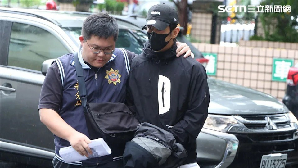 Tình cảnh nhiều nam nghệ sĩ bị bắt- Ảnh 2.