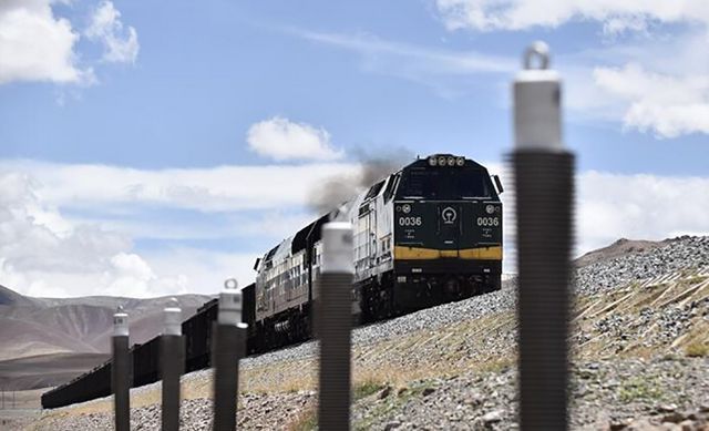 Trung Quốc chi số tiền khủng chôn 15.000 thanh sắt dọc tuyến đường sắt: Hóa ra họ chính là "bậc thầy"- Ảnh 2.